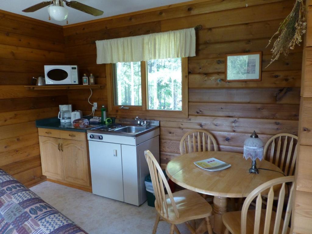 Mica Mountain Lodge & Log Cabins Tête Jaune Zimmer foto